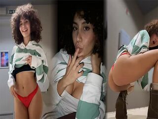 MI MASTURBO NELLA SALA DEL CINEMA ED IN BAGNO, public super rischioso! - Beatrice Segreti